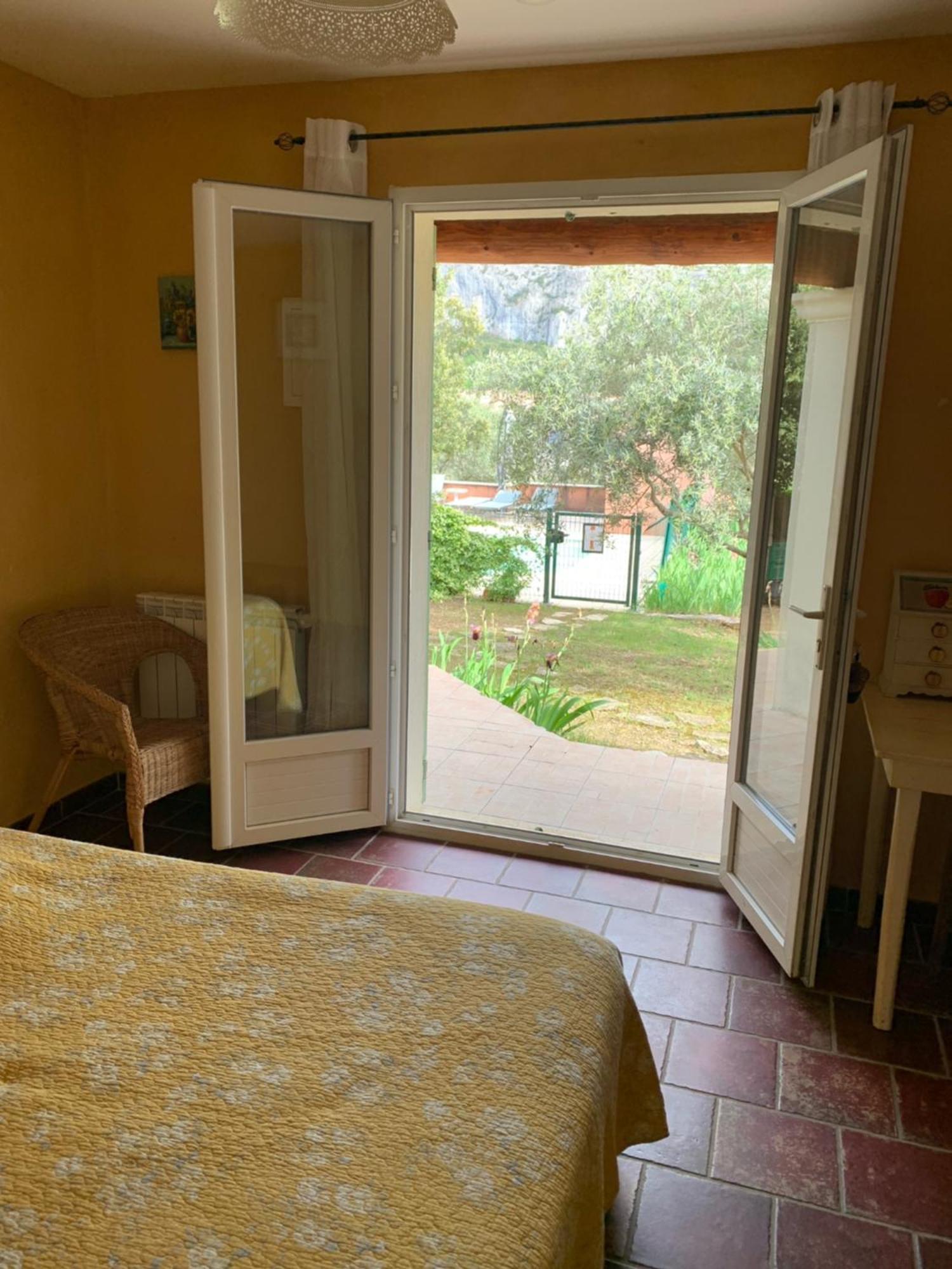 Bed and Breakfast Li Poulidetto Lioux Esterno foto